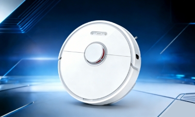 Power supply solution for floor cleaning robots